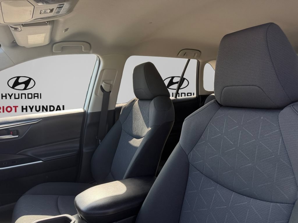 Used 2024 Toyota RAV4 XLE FWD image 9