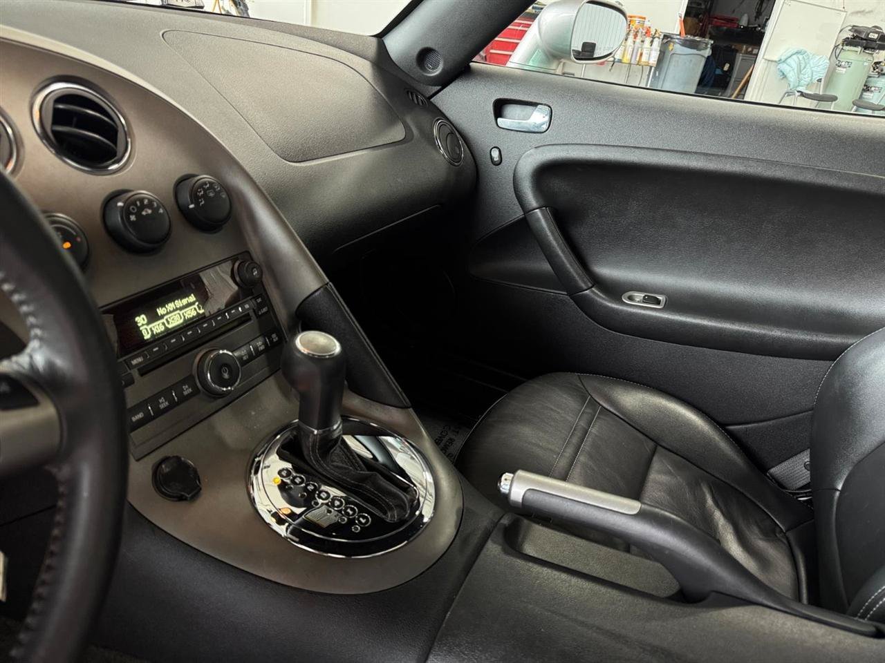 Used 2007 Pontiac Solstice Convertible w/ Premium Package RWD image 6