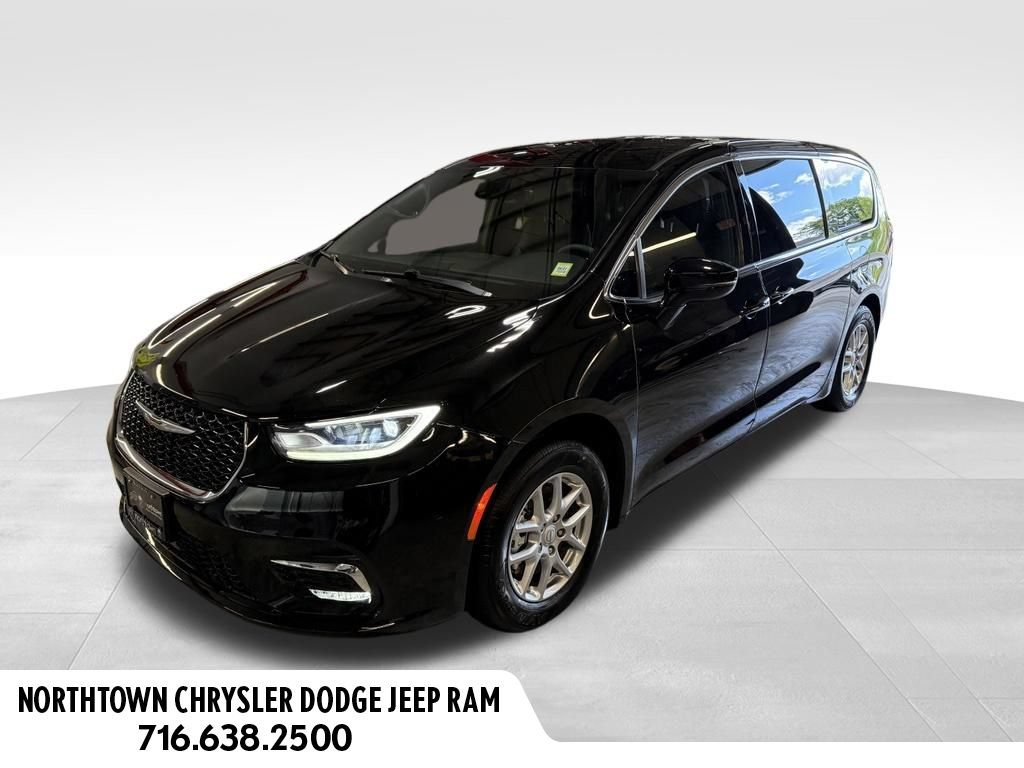 Used 2026 Chrysler Pacifica Select