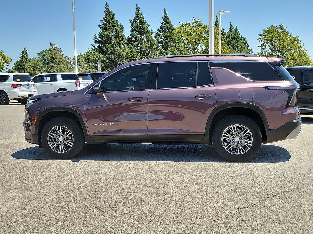 Used 2024 Chevrolet Traverse LT FWD image 7