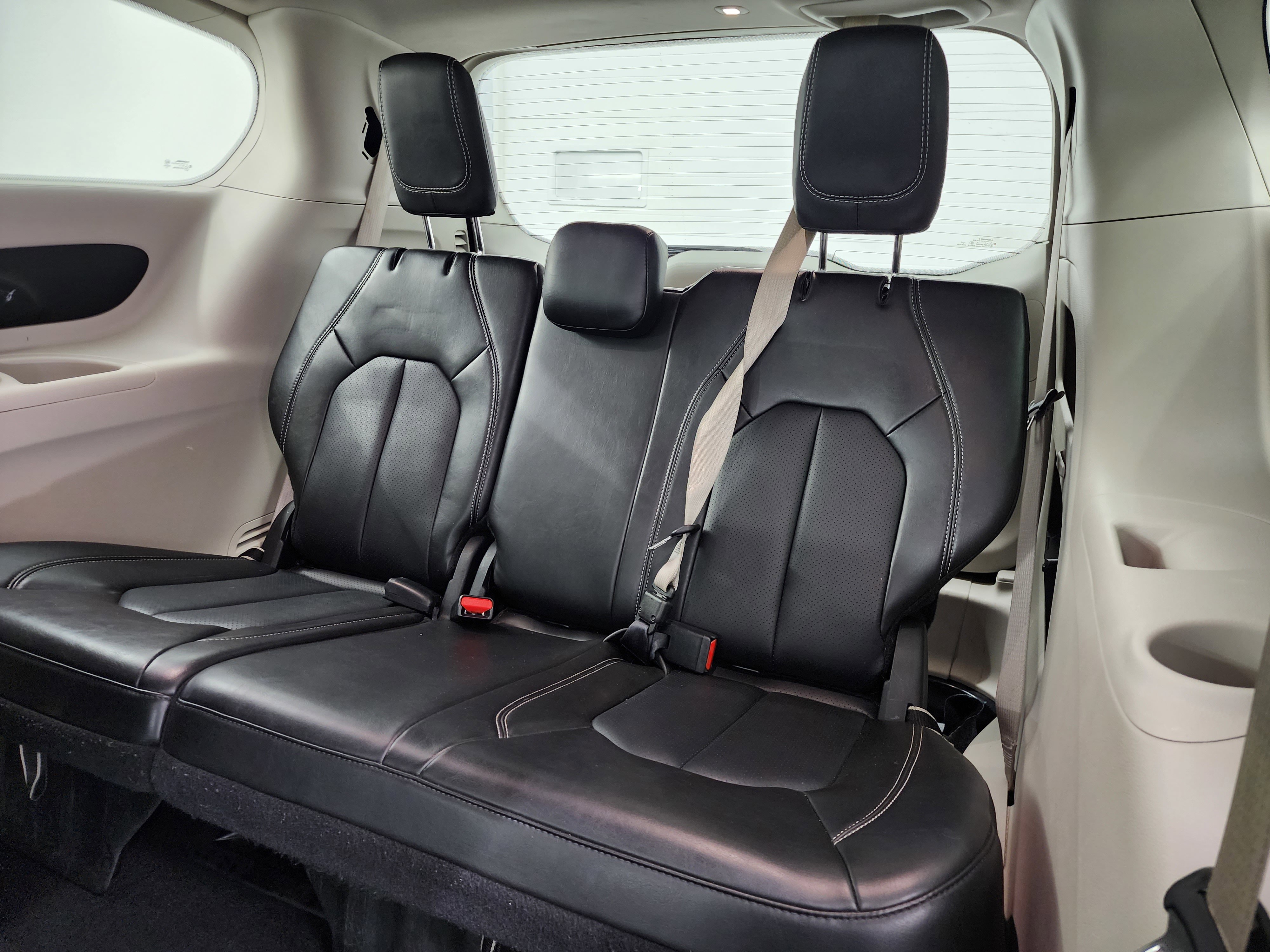 Used 2024 Chrysler Pacifica Touring-L image 37