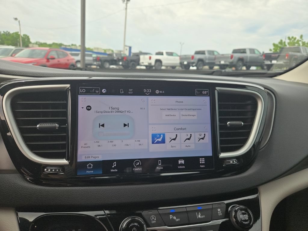 Used 2024 Chrysler Pacifica Touring-L FWD image 23