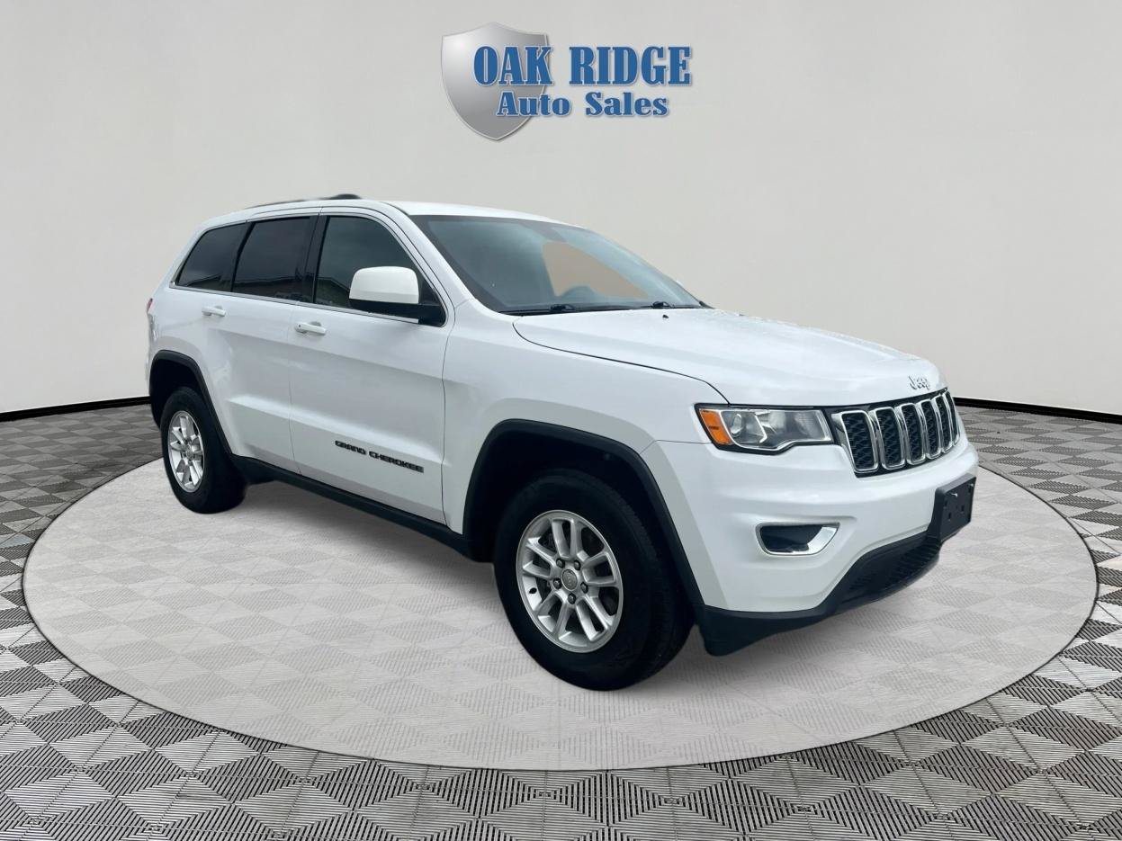 Used 2018 Jeep Grand Cherokee Laredo AWD/4WD image 3