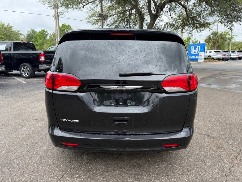 Used 2023 Chrysler Voyager LX FWD image 5