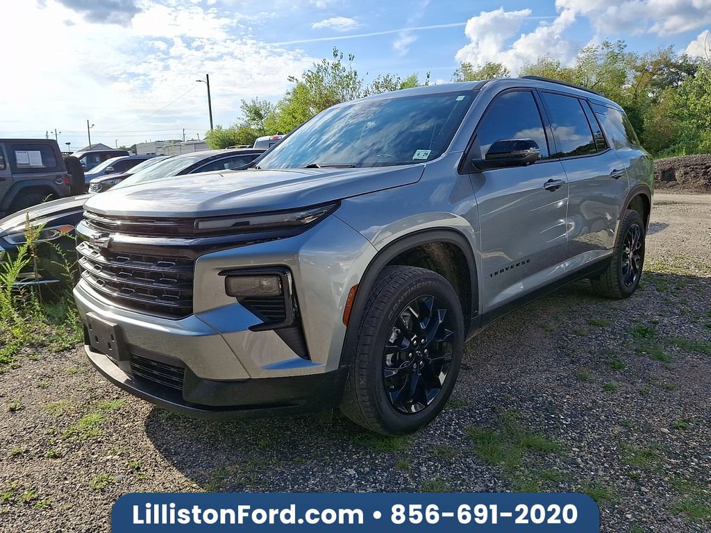 Used 2024 Chevrolet Traverse LT w/ Midnight/Sport Edition FWD image 1