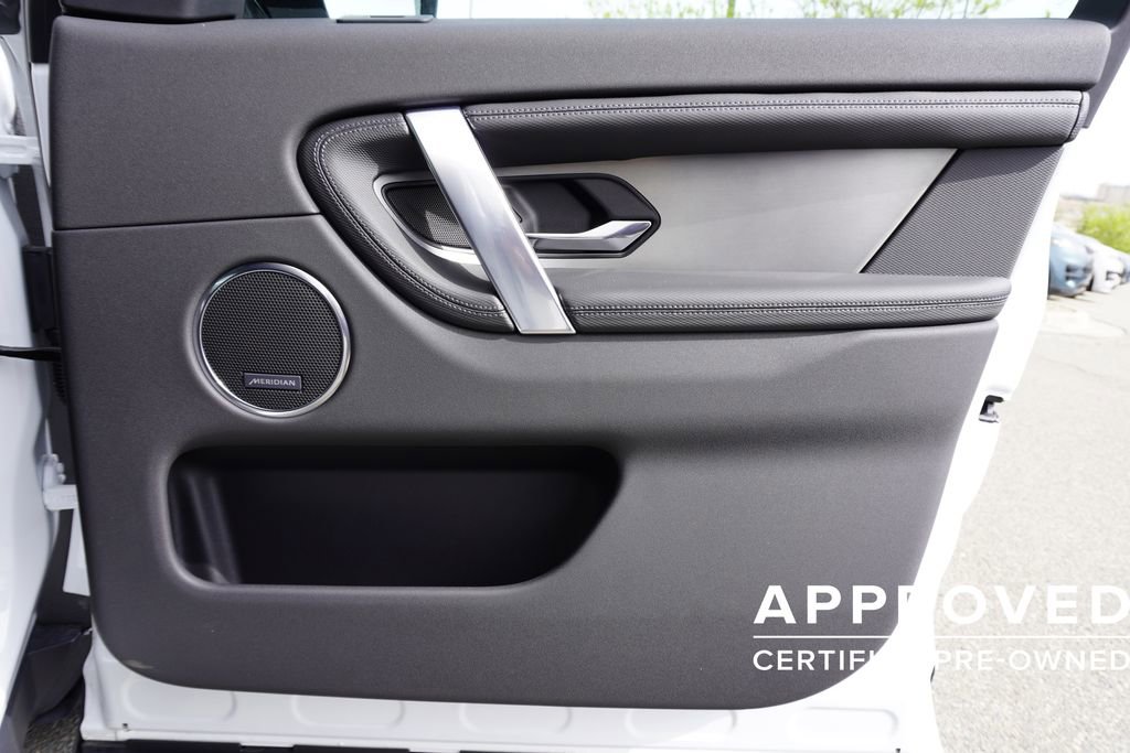 Used 2025 Land Rover Discovery Sport Dynamic SE image 21