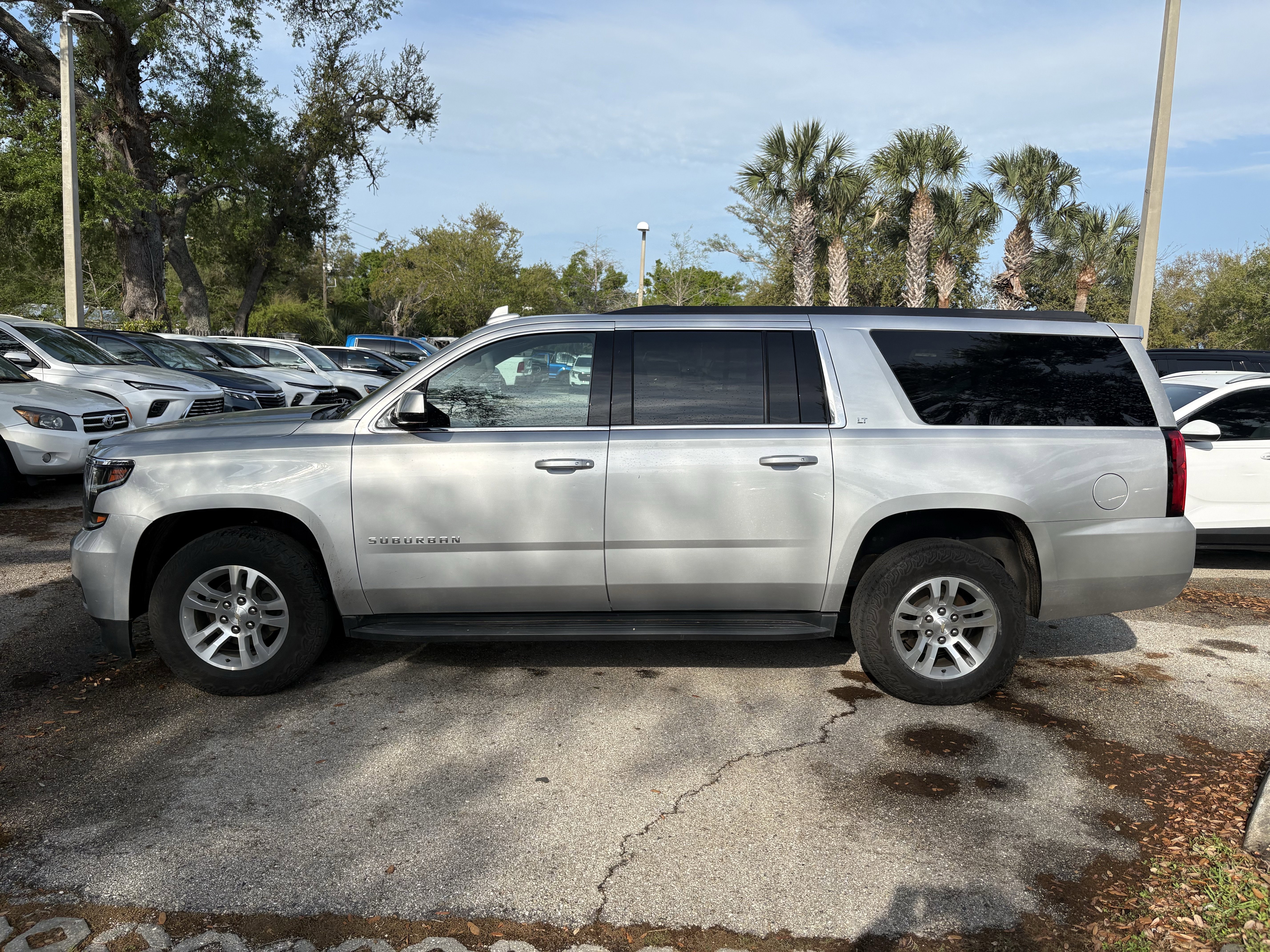 Used 2019 Chevrolet Suburban LT image 4