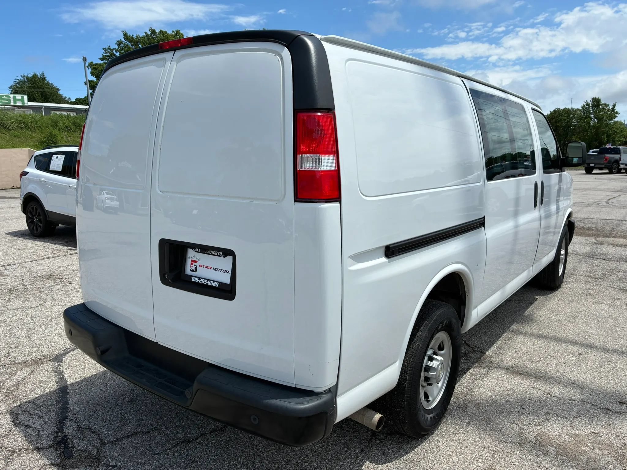 Used 2022 Chevrolet Express 2500 w/ Driver Convenience Package RWD image 7