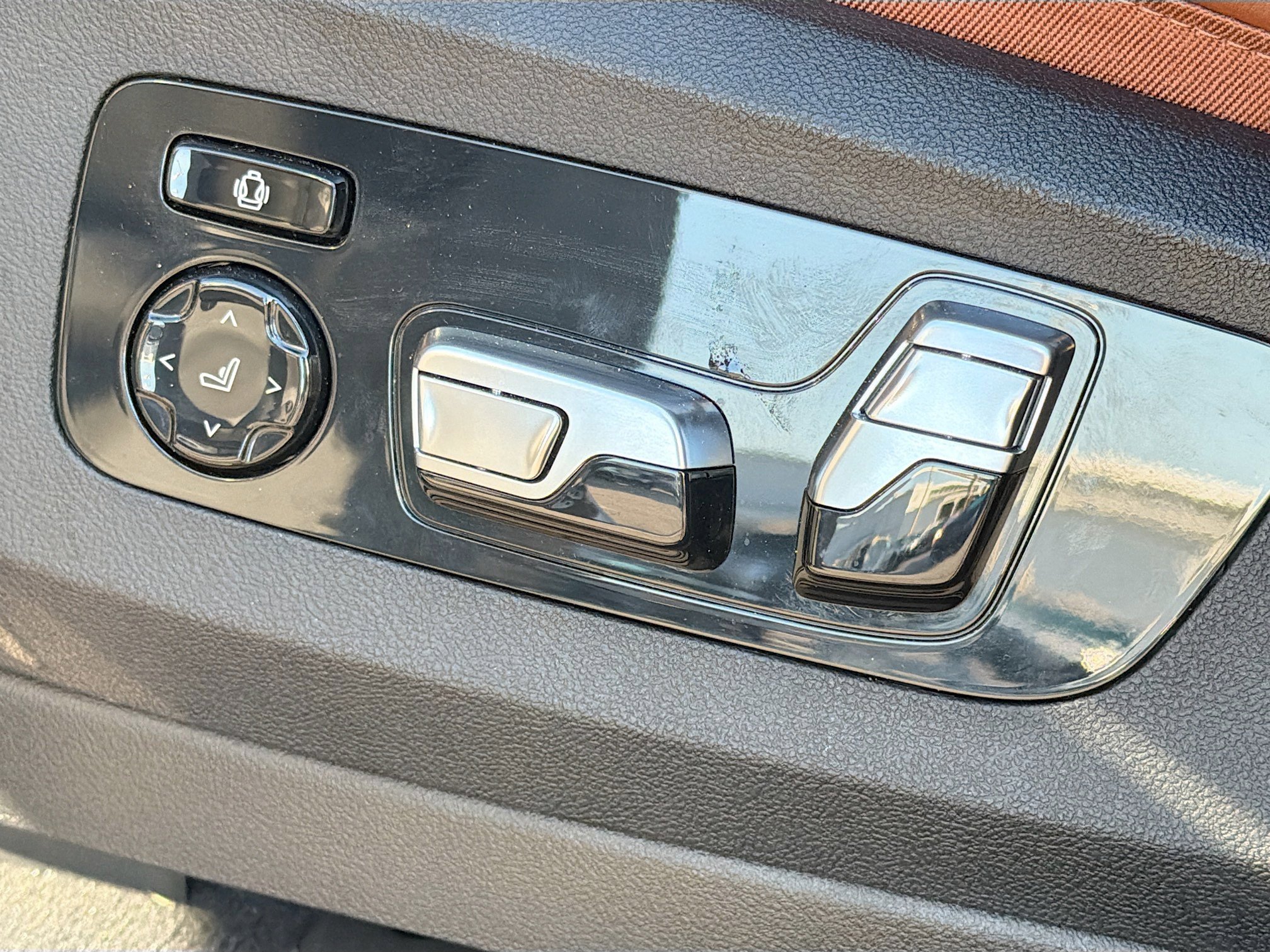 Used 2023 BMW X7 M60i w/ Climate Comfort Package image 25