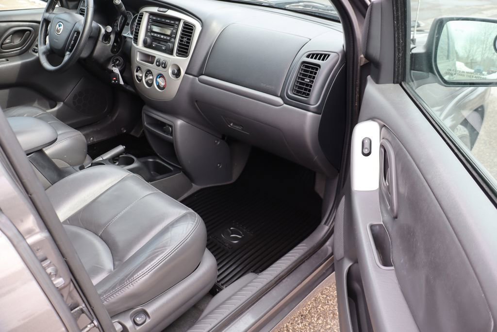 Used 2004 MAZDA Tribute ES w/ Luxury Pkg image 41