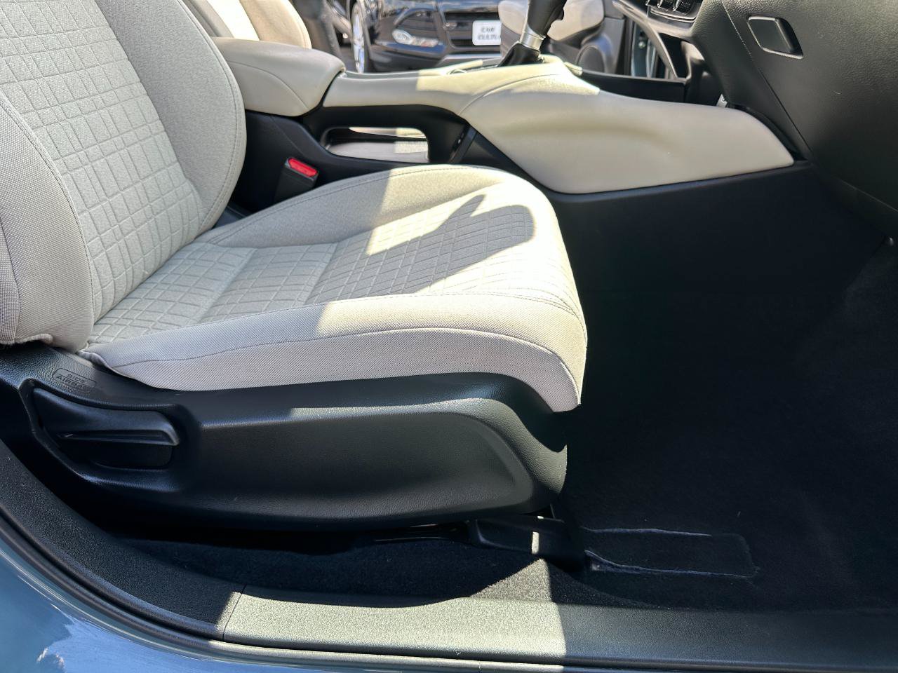 Used 2024 Honda HR-V LX image 32
