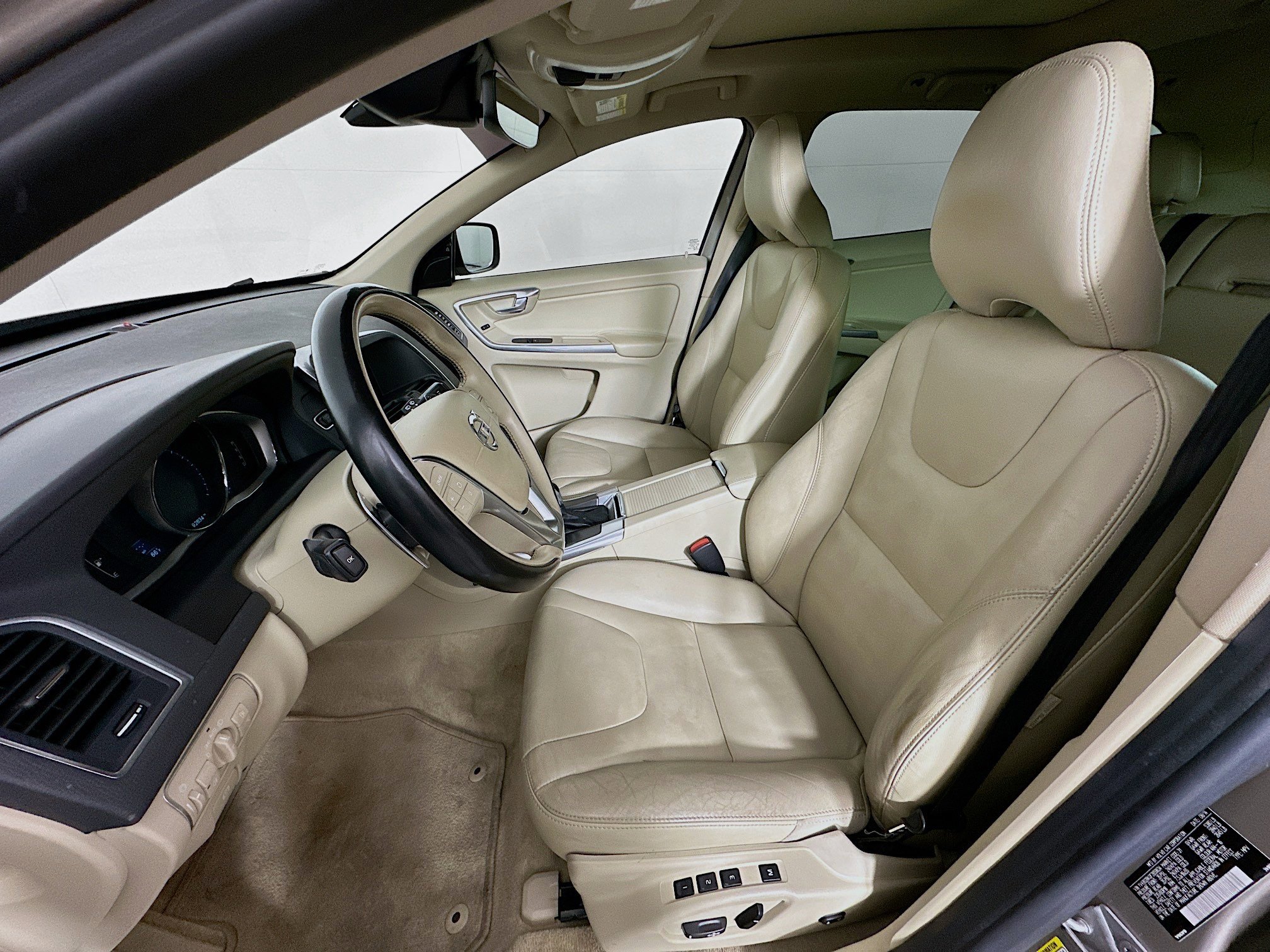 Used 2015 Volvo XC60 T6 image 13