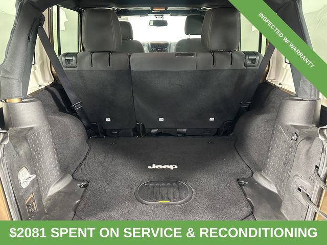 Used 2015 Jeep Wrangler Unlimited Sahara w/ Connectivity Group AWD/4WD image 8