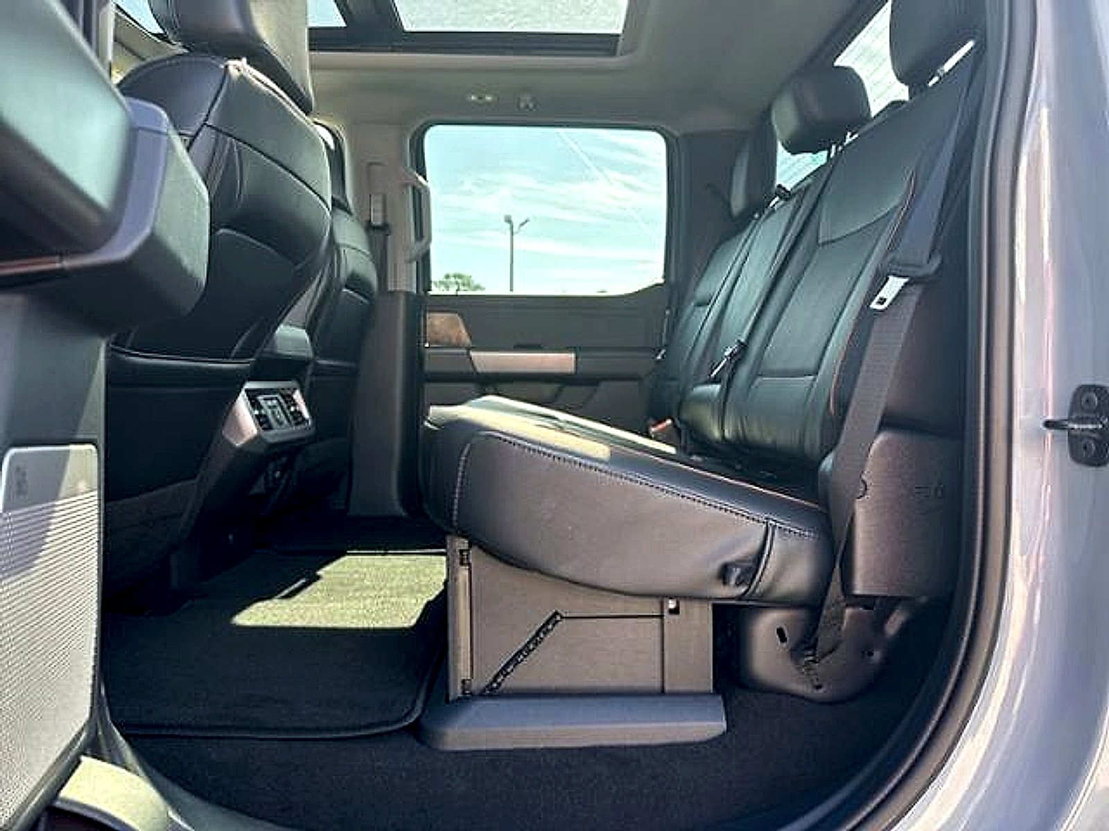 New 2025 Ford F250 Lariat w/ Lariat Ultimate Package AWD/4WD image 14