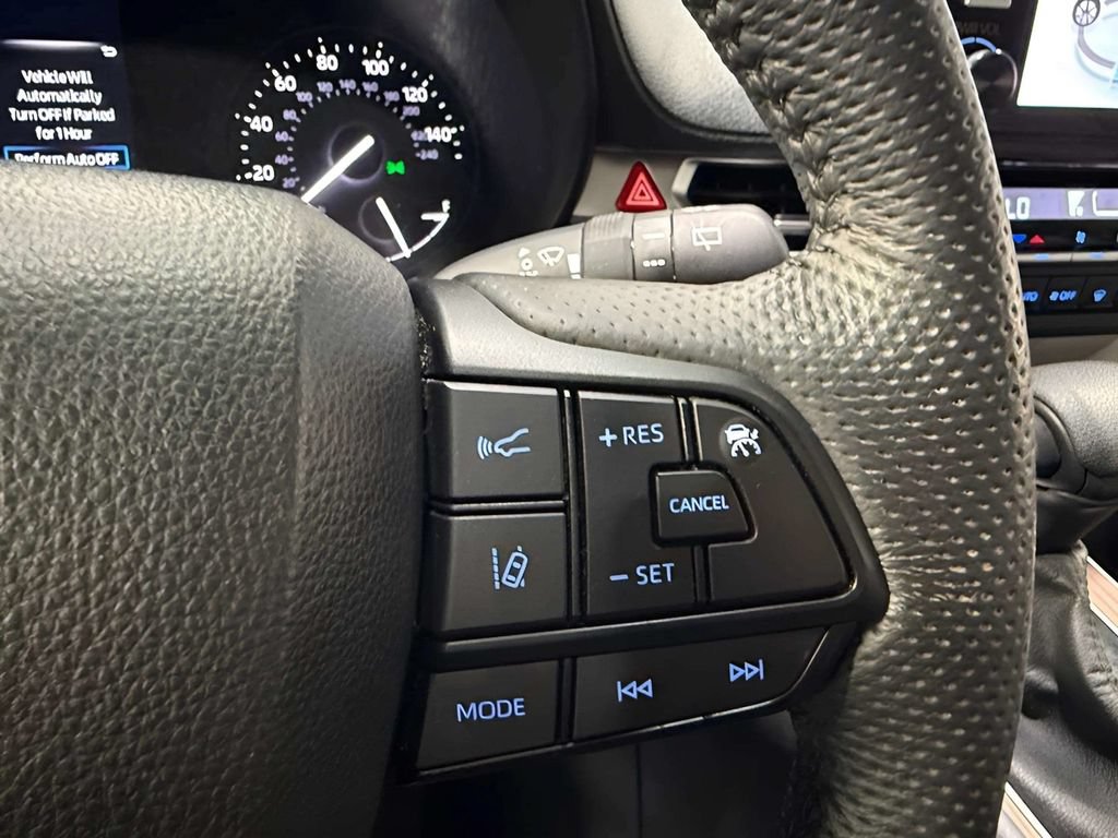 Used 2024 Toyota Sienna LE AWD/4WD image 25