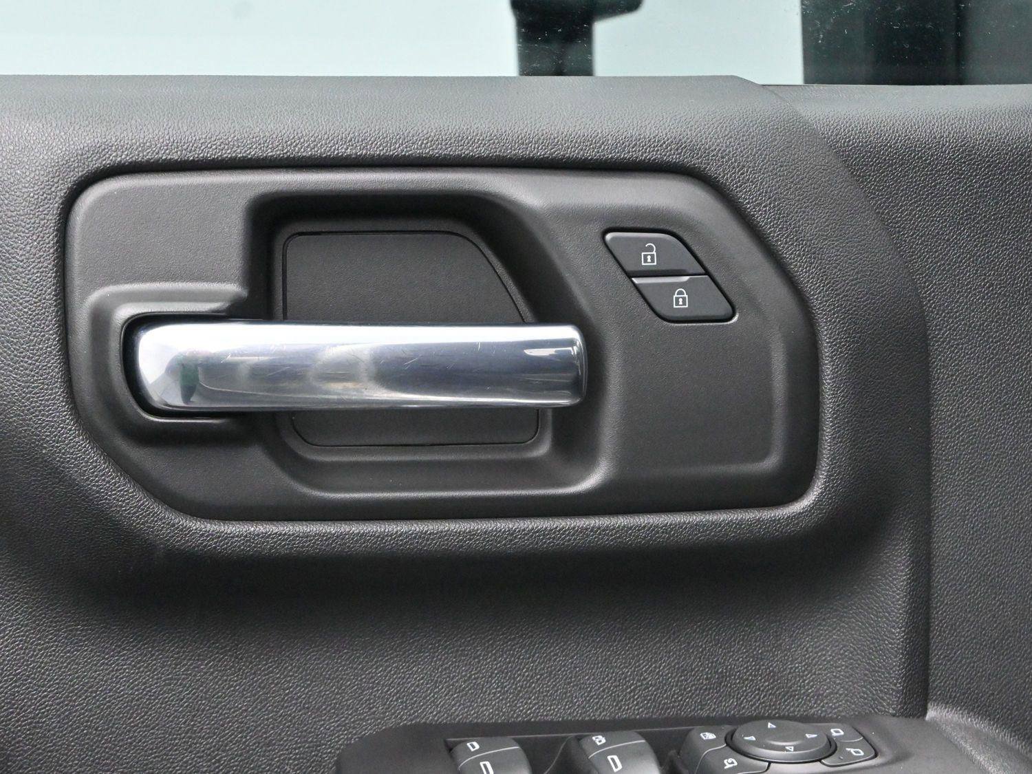 Used 2022 Chevrolet Silverado 2500 Custom w/ Custom Value Package image 11