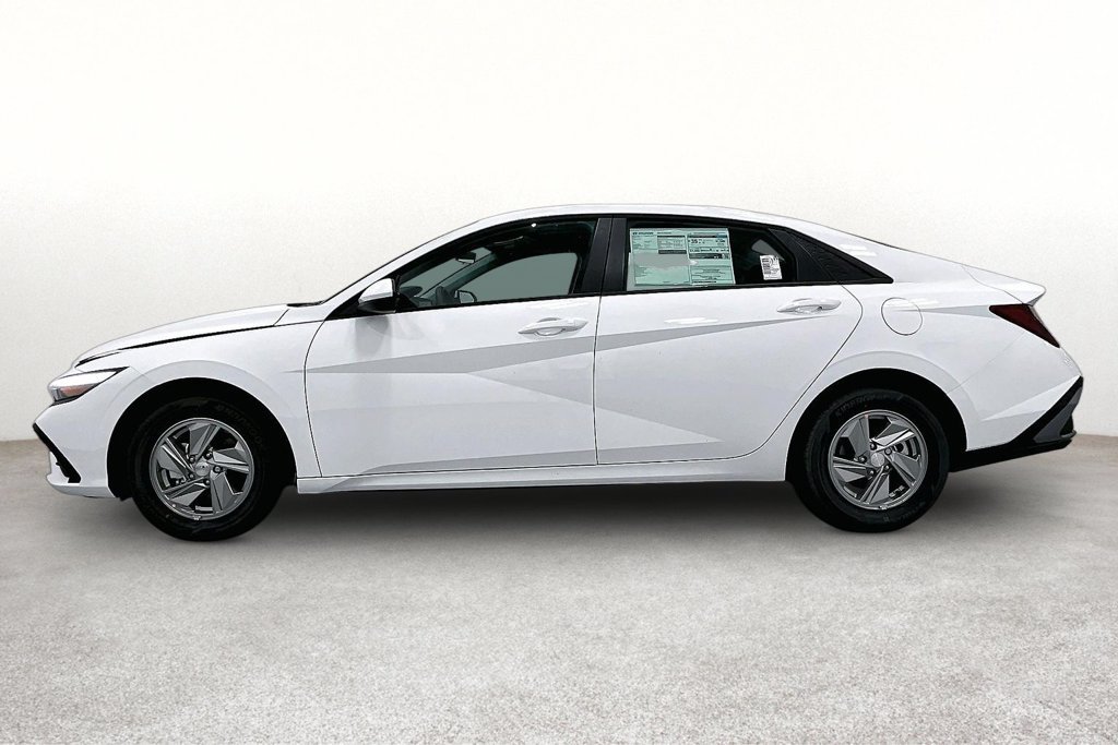 Used 2026 Hyundai Elantra SE FWD image 7