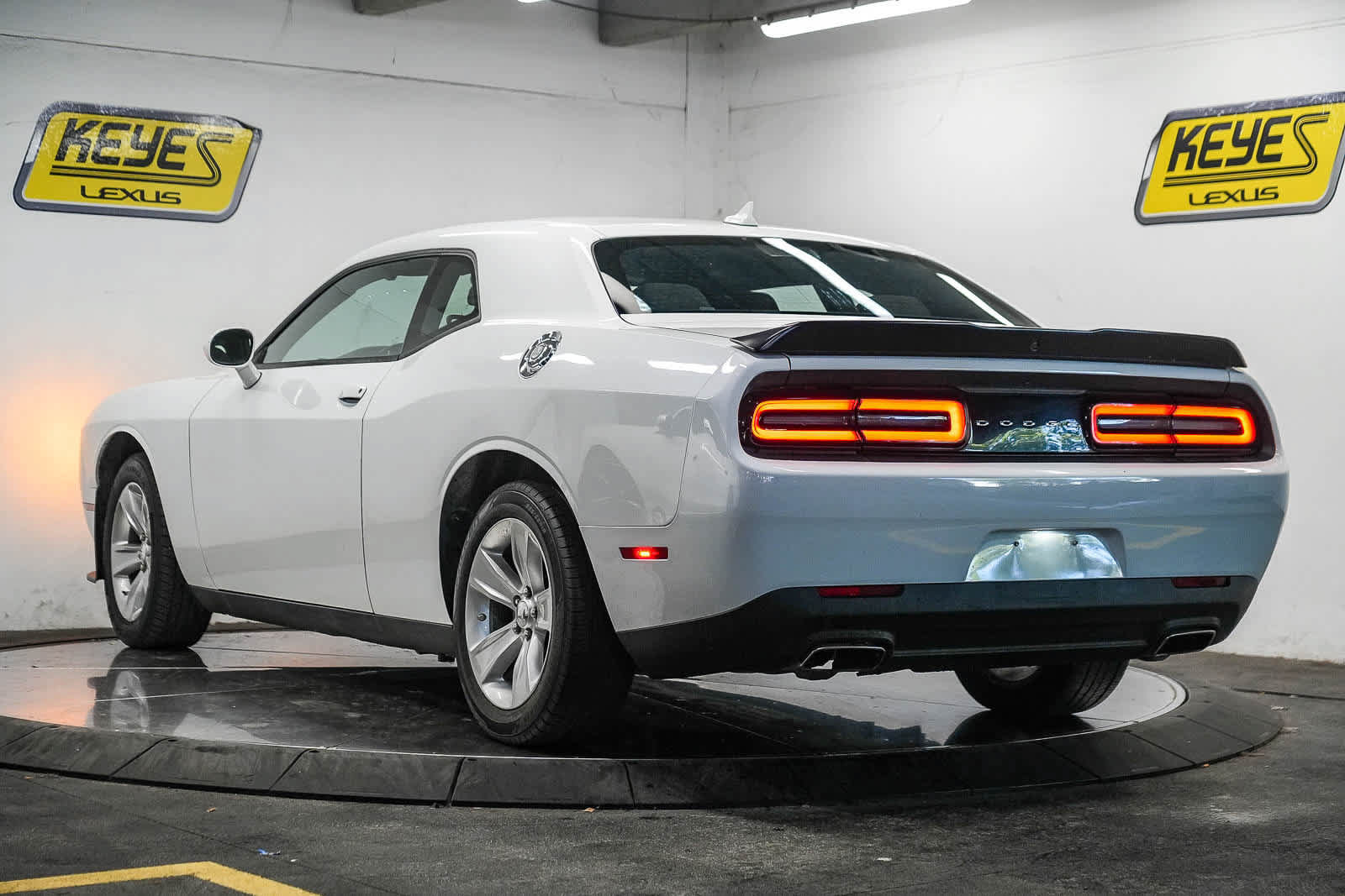 Used 2023 Dodge Challenger SXT RWD image 8