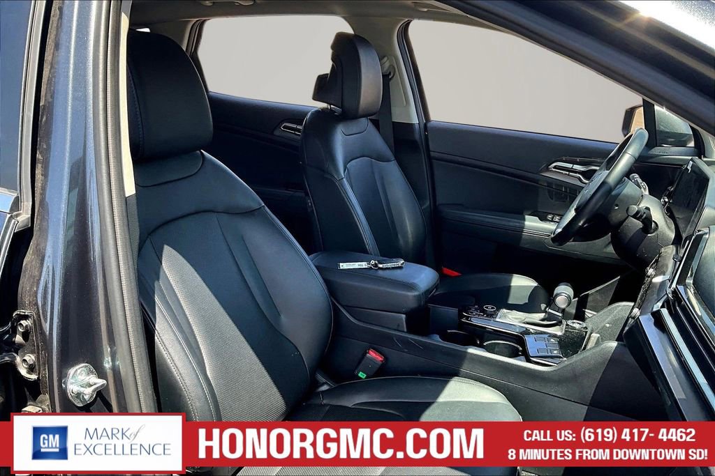 Used 2025 Kia Sportage EX w/ Premium Package image 26