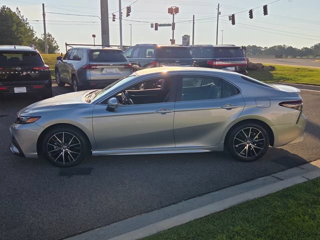 Used 2024 Toyota Camry SE FWD image 4
