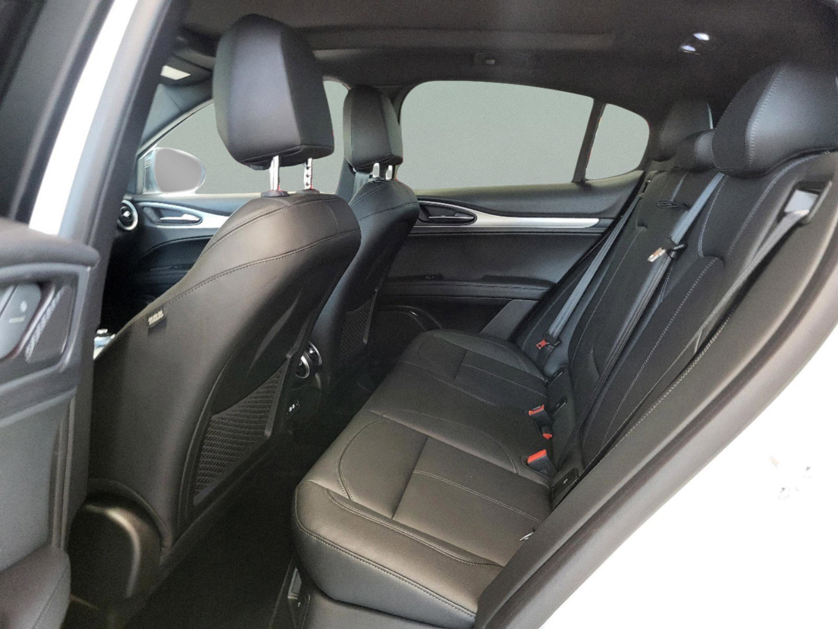 New 2025 Alfa Romeo Stelvio Sprint image 22