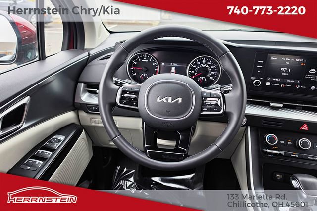 Used 2024 Kia Carnival LX FWD image 7