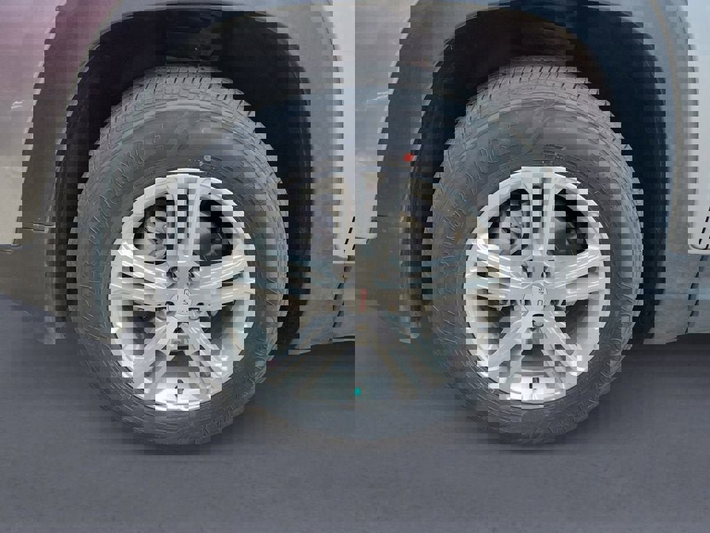 Used 2023 GMC Terrain SLE w/ Driver Convenience Package image 14