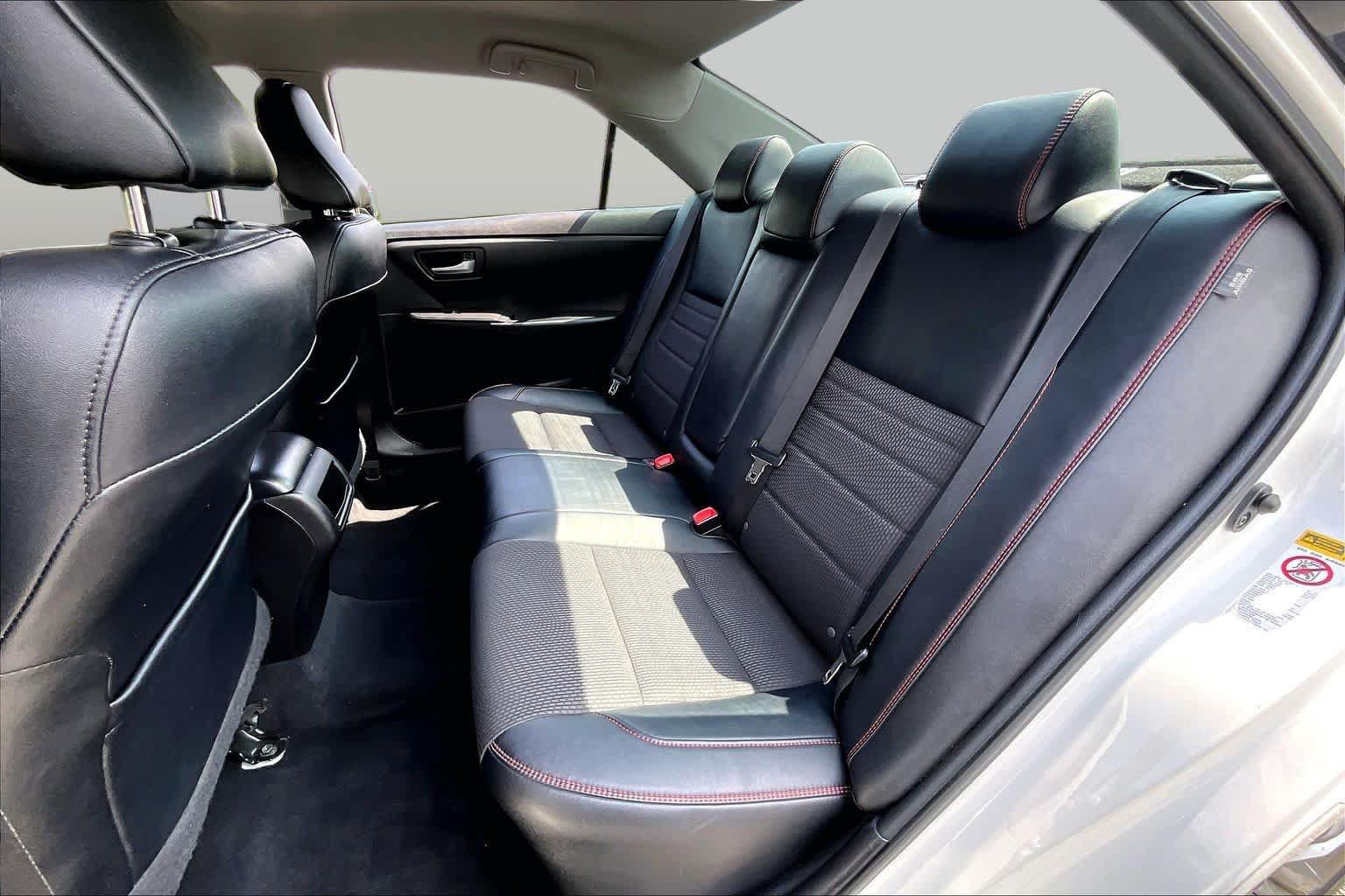 Used 2017 Toyota Camry SE FWD image 19