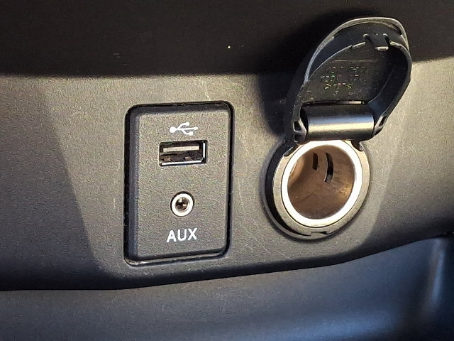 Used 2015 Nissan Rogue SV w/ SV Premium Package FWD image 24