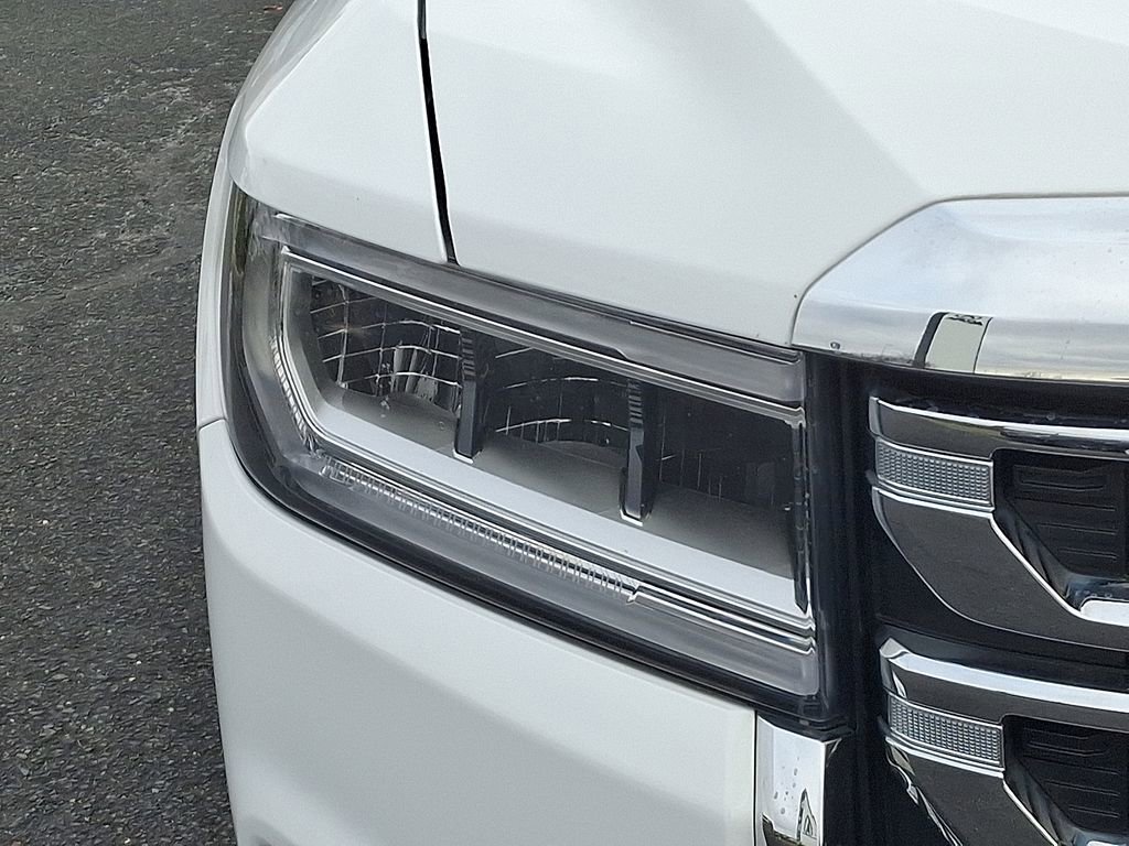 Used 2023 GMC Acadia SLE w/ Driver Convenience Package image 9