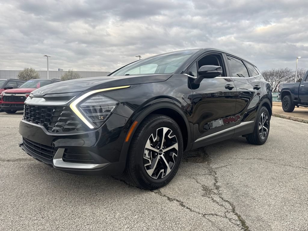 Used 2024 Kia Sportage EX image 2