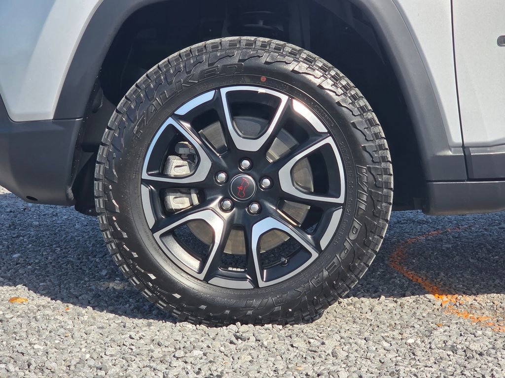 Used 2025 Jeep Compass Trailhawk image 9
