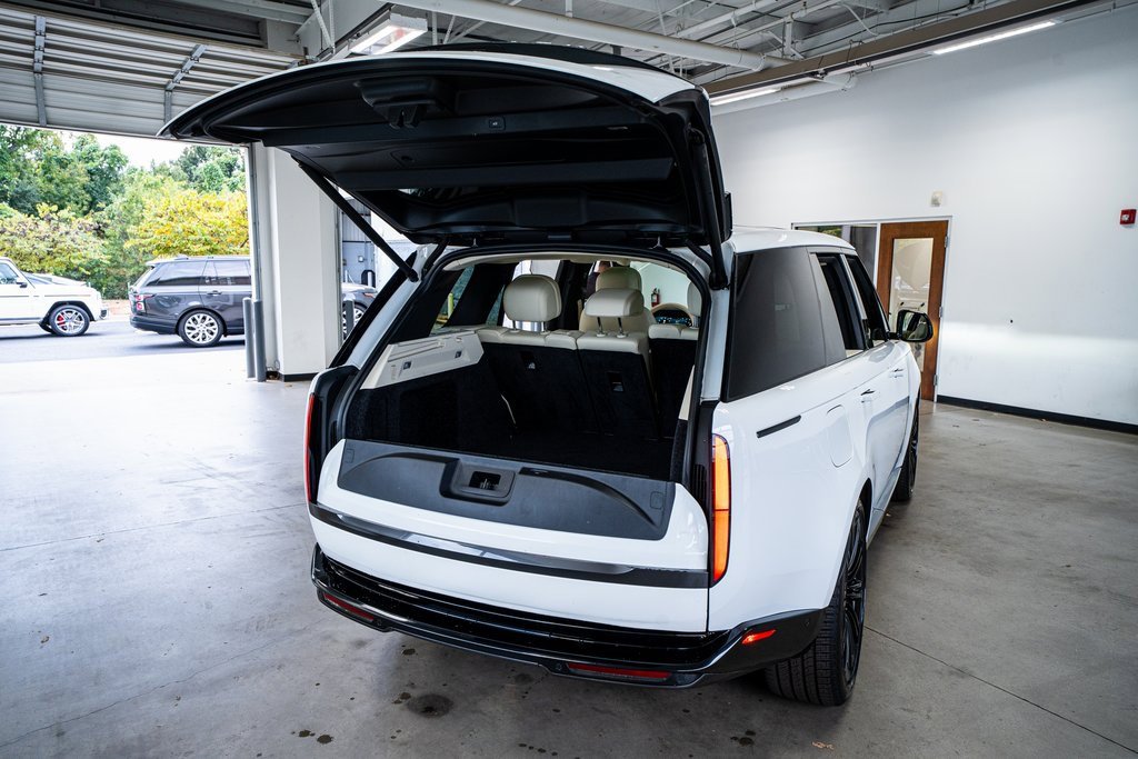 Used 2024 Land Rover Range Rover SE image 55
