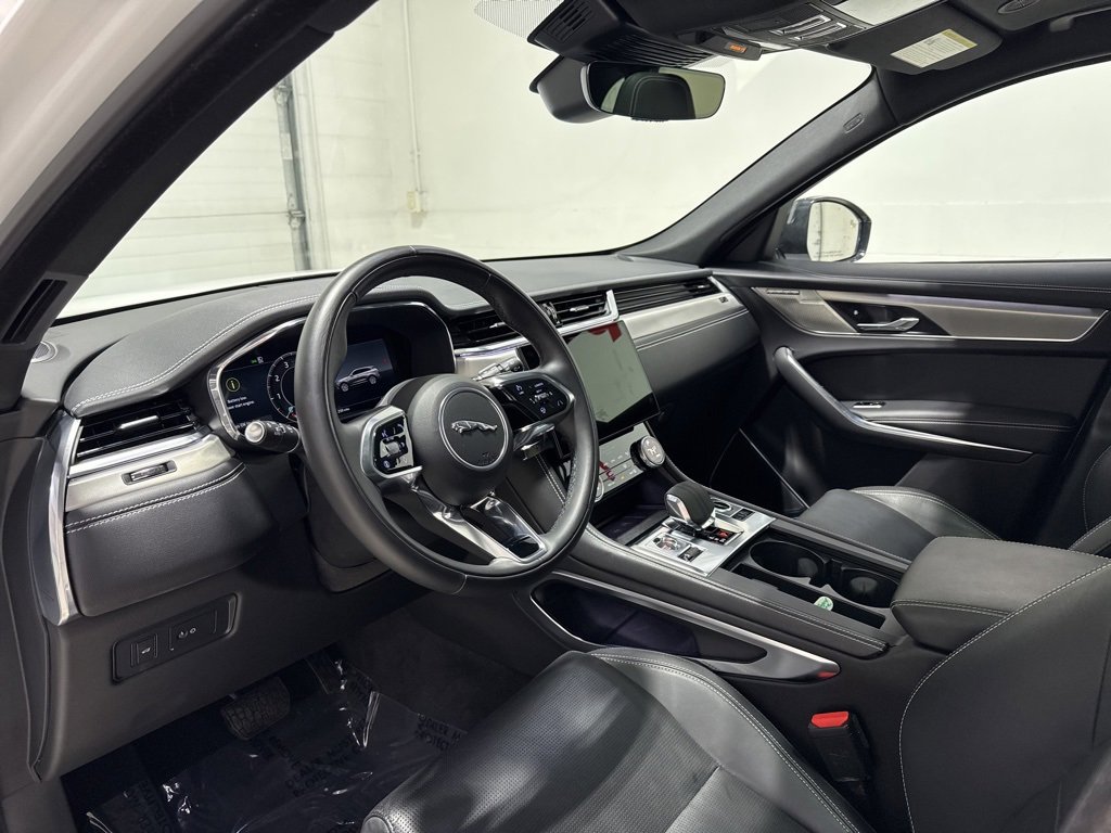 Used 2025 Jaguar F-PACE R-Dynamic S image 10