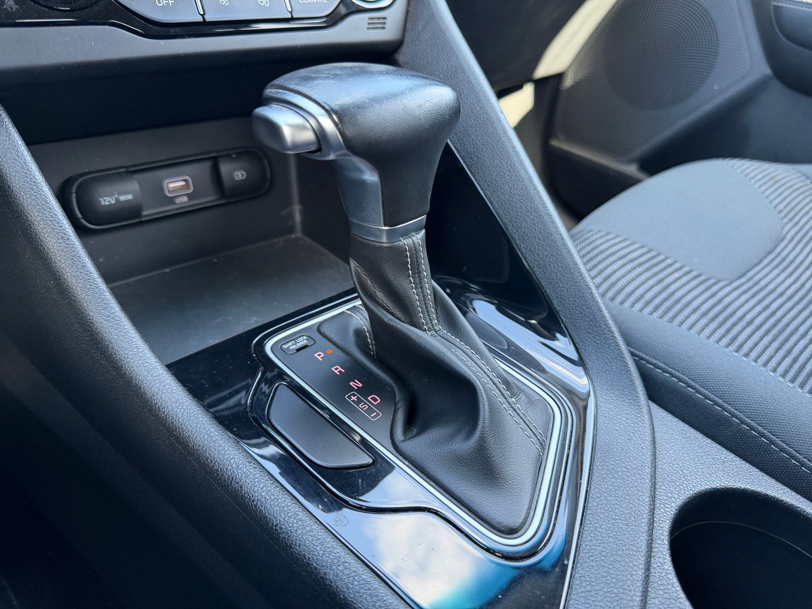 Used 2022 Kia Niro LXS w/ Digital Cluster Package FWD image 15