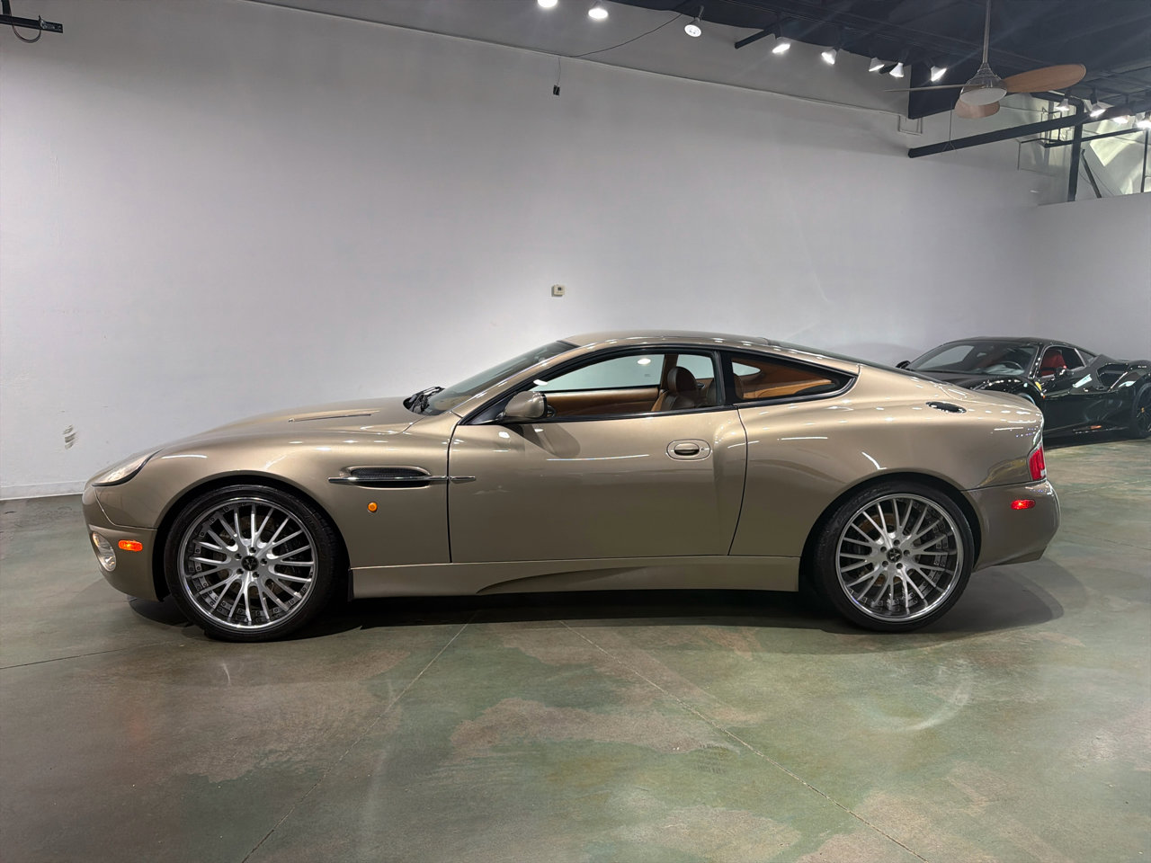 Used 2003 Aston Martin Vanquish Coupe image 4