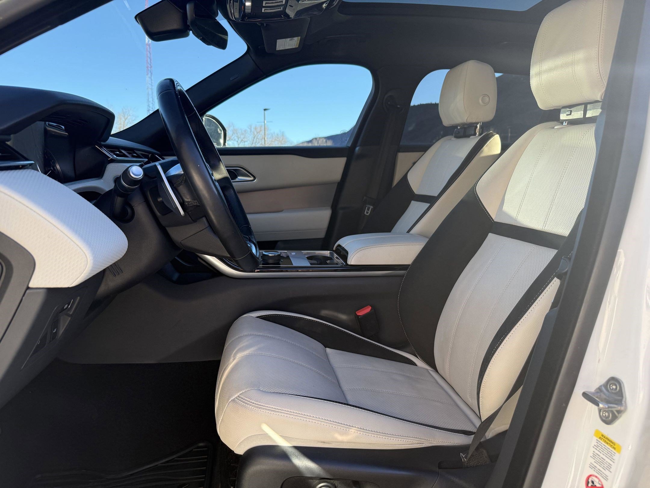 Used 2020 Land Rover Range Rover Velar R-Dynamic S image 5