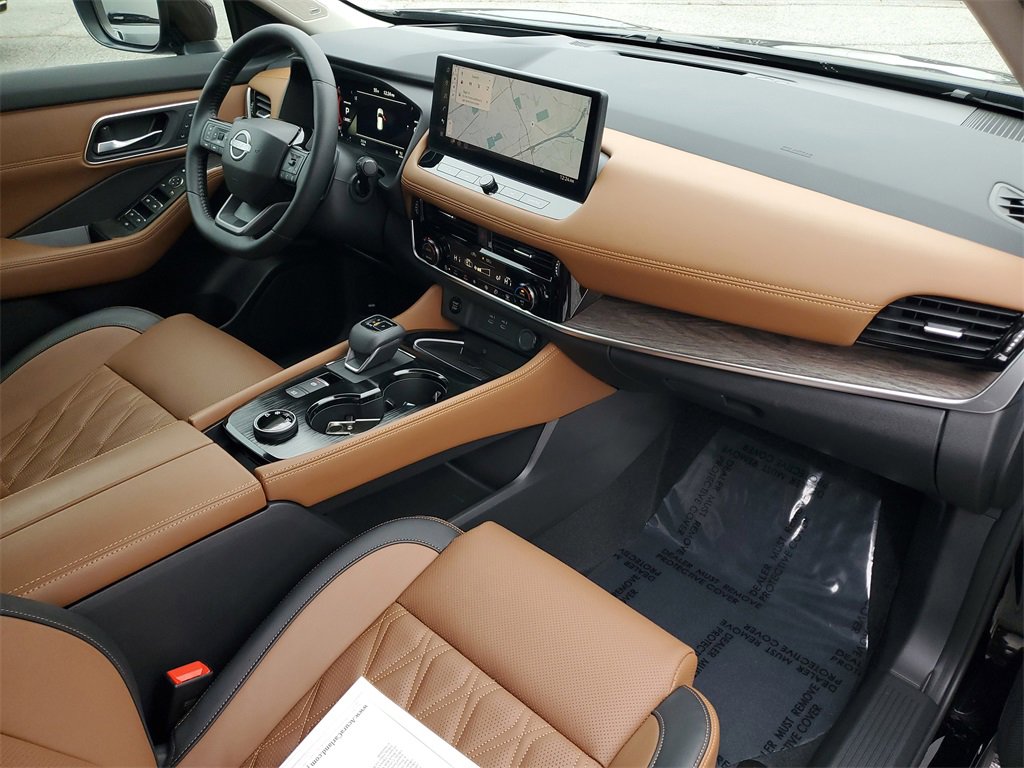 Used 2026 Nissan Rogue Platinum w/ Platinum Premium Package image 4