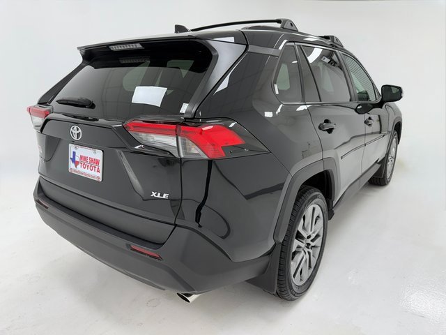 Used 2022 Toyota RAV4 XLE Premium image 40
