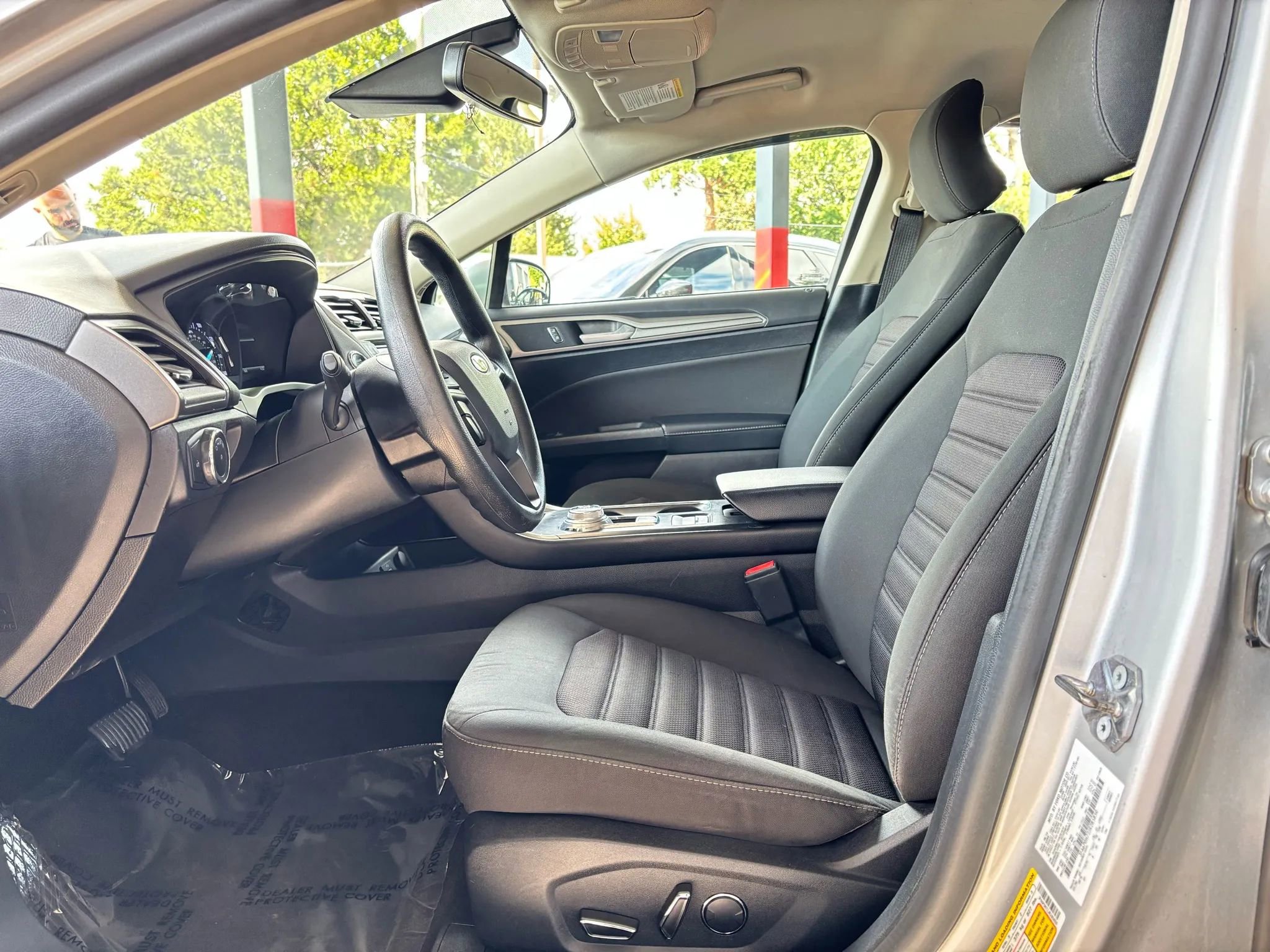 Used 2018 Ford Fusion SE image 13