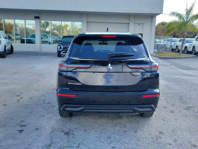 New 2026 Mitsubishi Outlander ES image 5