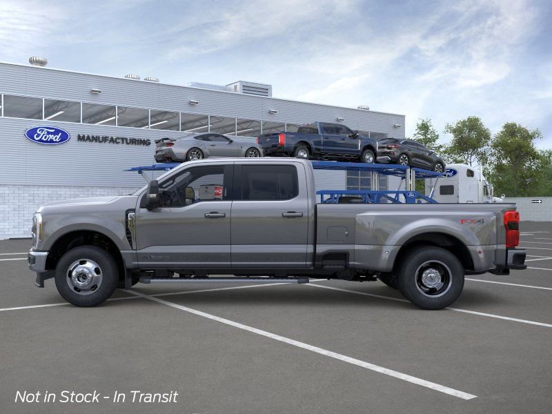 New 2026 Ford F350 4x4 Crew Cab DRW Super Duty image 3