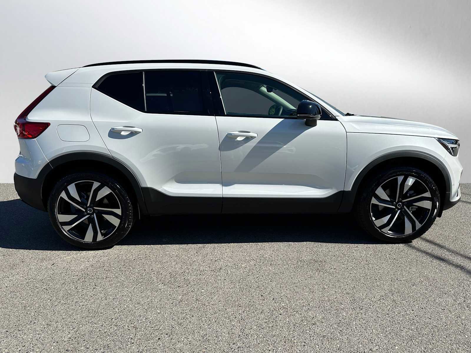 New 2025 Volvo XC40 B5 Ultra w/ Climate Package image 2