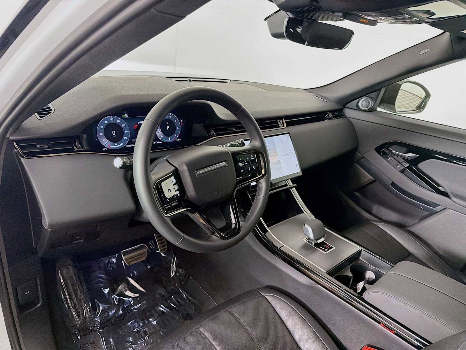 Used 2025 Land Rover Range Rover Evoque Dynamic SE AWD/4WD image 9