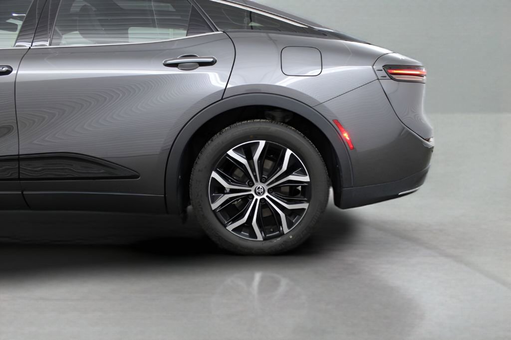 Used 2023 Toyota Crown Limited image 13