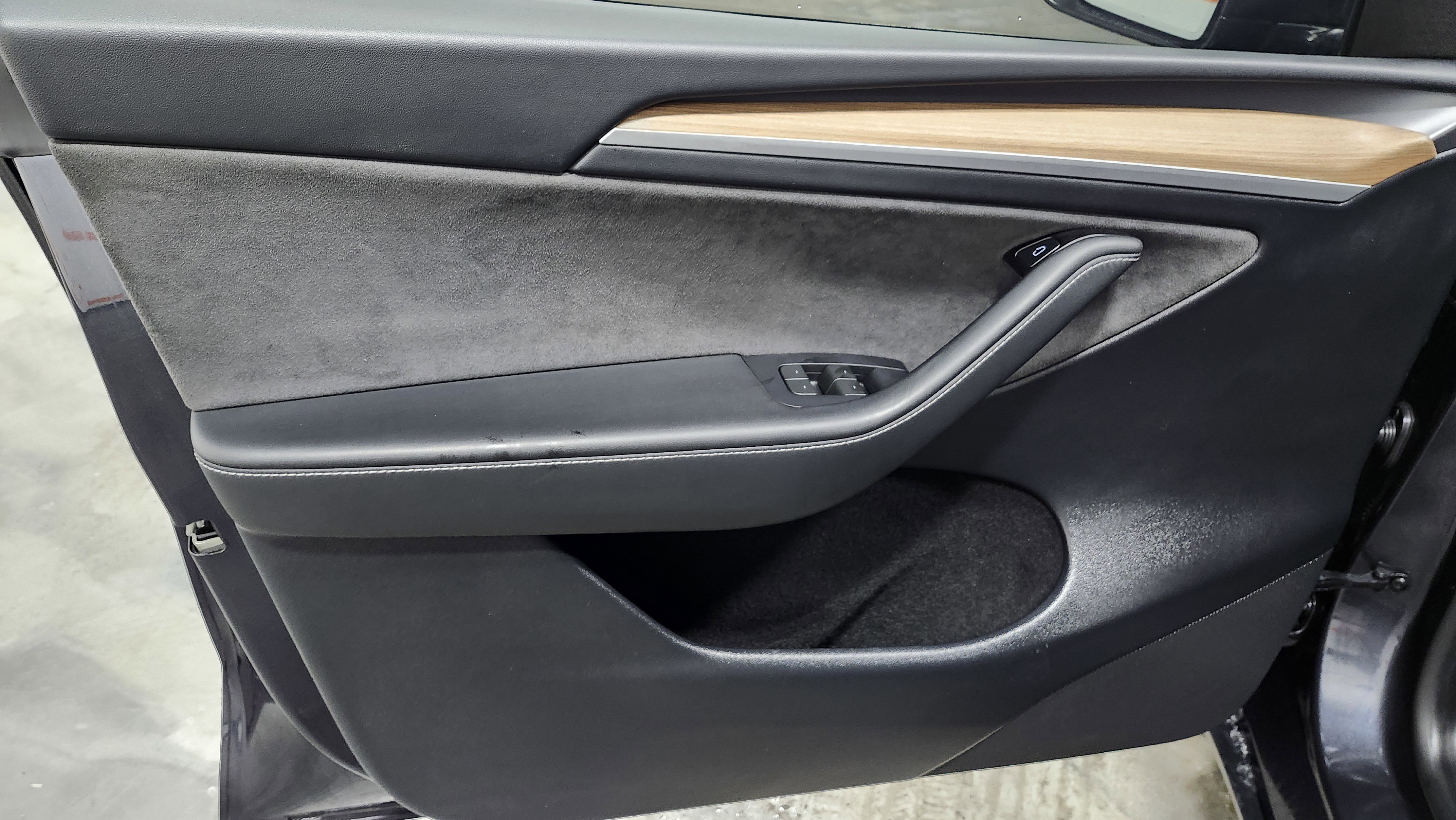 Used 2024 Tesla Model Y Long Range image 27