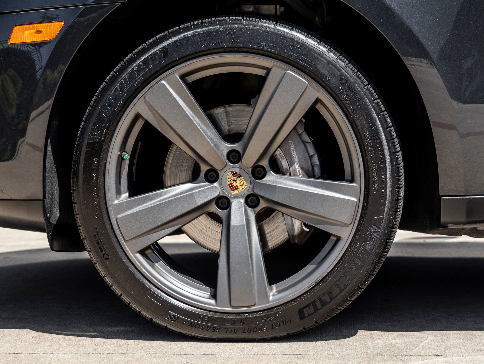 Certified 2022 Porsche Macan AWD/4WD image 16