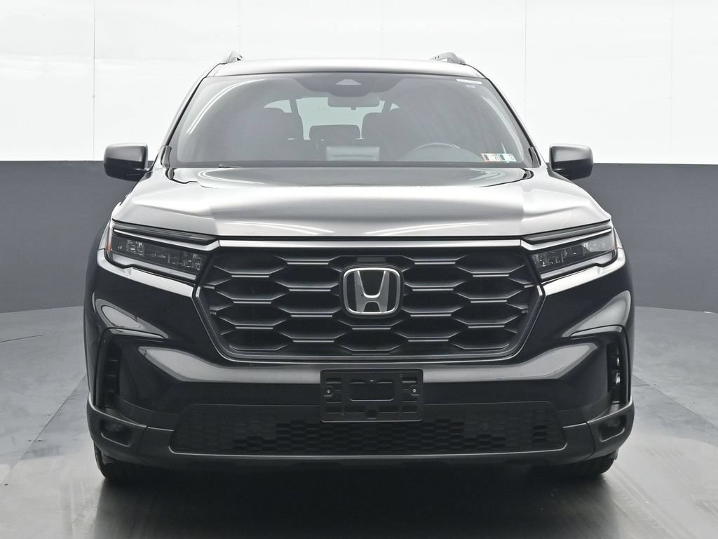 Used 2025 Honda Pilot Sport image 1