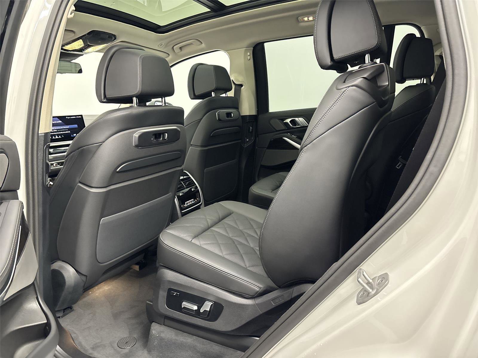 New 2026 BMW X7 xDrive40i w/ Premium Package image 29