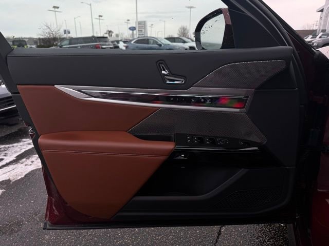 Certified 2023 BMW 760i xDrive w/ Executive Package image 12